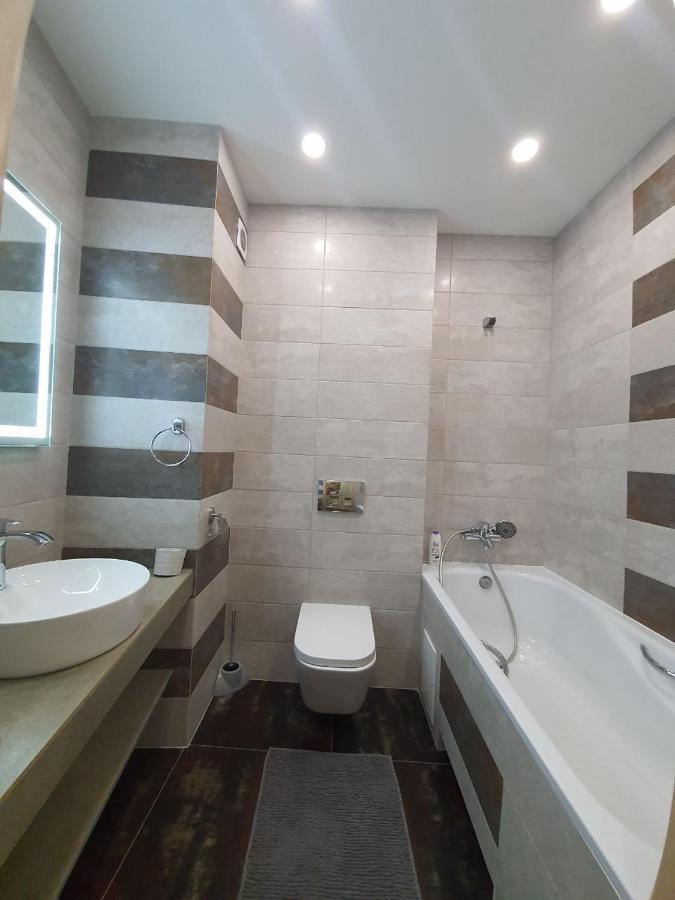 Avalon На Чорновола Lägenhet Lviv Exteriör bild